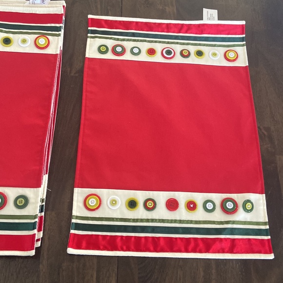 6 Jingles & Joy Christmas placemats like new! Red and green buttons and ribbon - Picture 16 of 17
